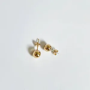 BRINCO ESFERA LISA DOURADA BANHADO A OURO 18K