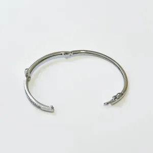 Bracelete liso e cravejado em zirconias banhado a ródio