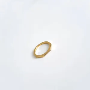 Anel minimalista traço fino cravejado em zircônias banhado a ouro 18K