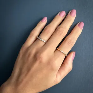 Anel com fileiras de zircônias reluzentes banhado a ouro 18K