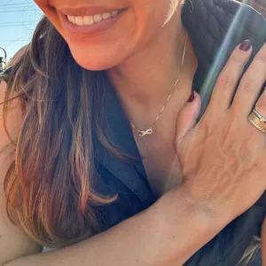 Colar infinito Dourado cravejado em zirconias Banhado a ouro 18K