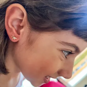 Brinco infantil libélula cravejado em zircônias com tarraxa baby banhado a ouro 18K