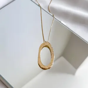 COLAR ORGÂNICO OVAL VAZADO BANHADO A OURO 18K 60CM