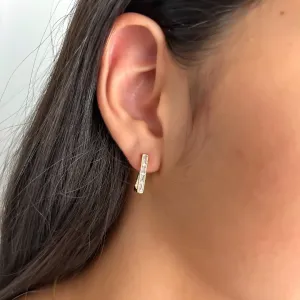 Brinco articulado quadrado Click cravejado em zircônias banhado a ouro 18k