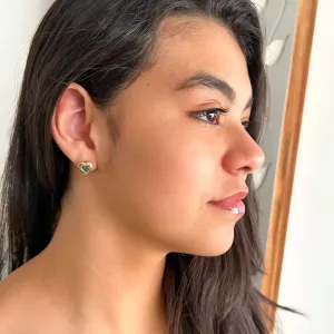 Brinco Coração com Cristal verde banhado a ouro 18k