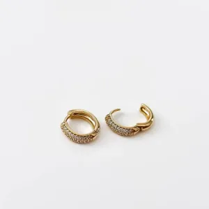 Argola cravejada em zircônias banhado a ouro 18K Tam G