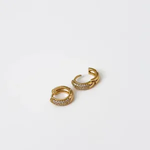 Argola cravejada em zircônias banhado a ouro 18K Tam M