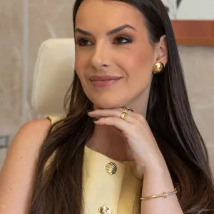 BRINCO BOTÃO ABAULADO LISO BANHADO A OURO 18K