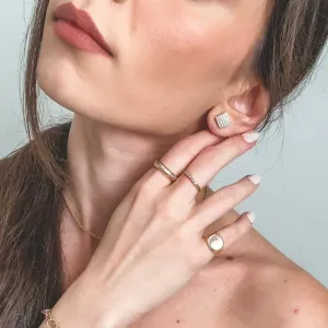 ANEL DETALHADO BANHADO A OURO 18K AJUSTÁVEL