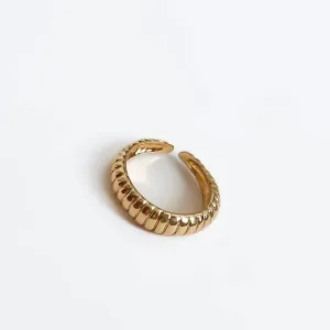 ANEL DETALHADO BANHADO A OURO 18K AJUSTÁVEL