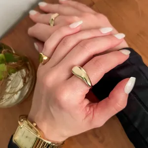 ANEL ABAULADO LISO BANHADO A OURO 18K AJUSTÁVEL