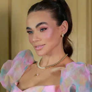 Colar Pérola com esferas dourada banhado a ouro 18k 45cm Ajustável