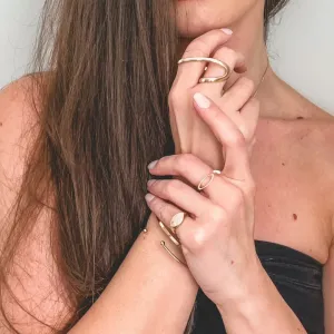 Anel Solene dedinho banhado a ouro 18K Ajustável