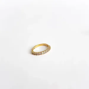 Anel com fileiras de zircônias reluzentes banhado a ouro 18K