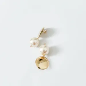 BRINCO PÉROLA COM BASE REDONDA LISA TAM G BANHADO A OURO 18K