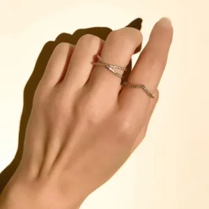 Anel Infinito Cravejado em zircônias banhado a ouro 18K