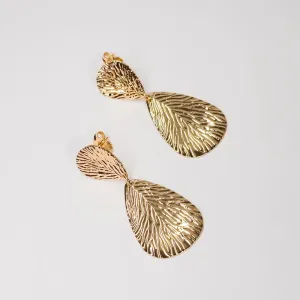 Brinco Max orgânico com textura banhado a ouro 18k