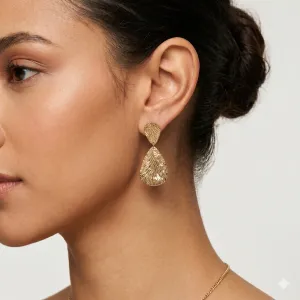 Brinco Max orgânico com textura banhado a ouro 18k