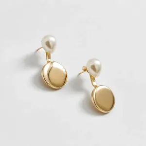 Brinco peróla e chapa lisa banhado a ouro 18k