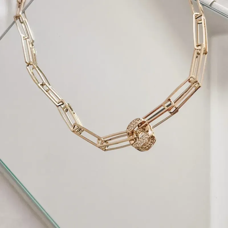 COLAR CORRENTE ELOS COM PINGENTE CRAVEJADO EM ZIRCONIAS BANHADO A OURO 18K AJUSTÁVEL 50CM