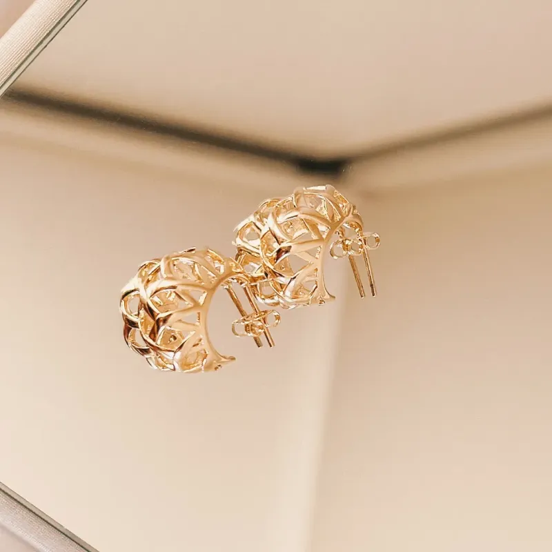 BRINCO ARGOLA VASADA TRABALHADA BANHADO A OURO 18K