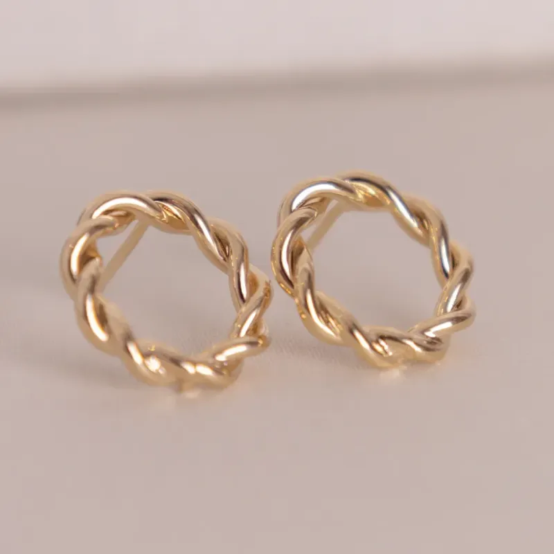 BRINCO FRONTAL FIO TORCIDO BANHADO A OURO 18K