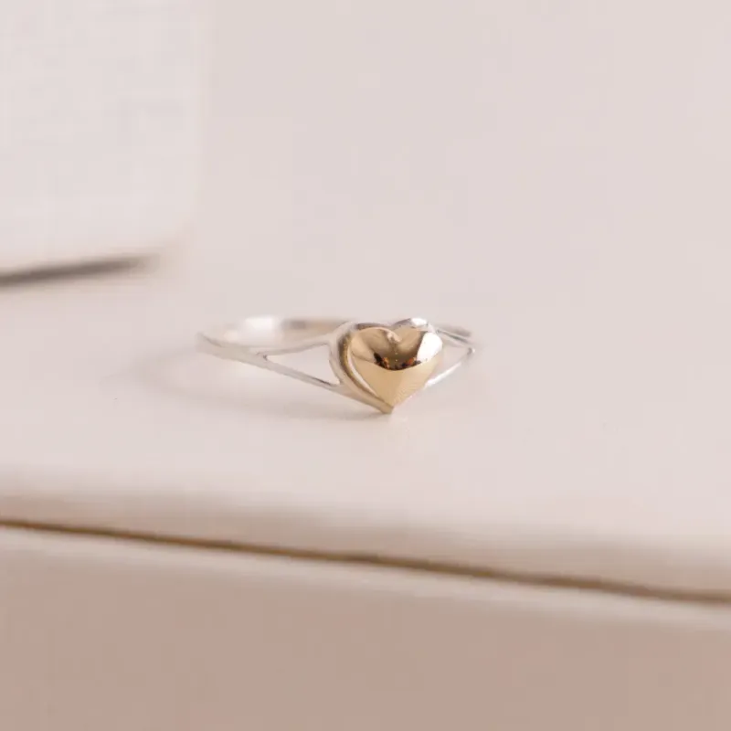 ANEL PRATA 925 COM FILETE DE OURO 18K CORAÇÃO