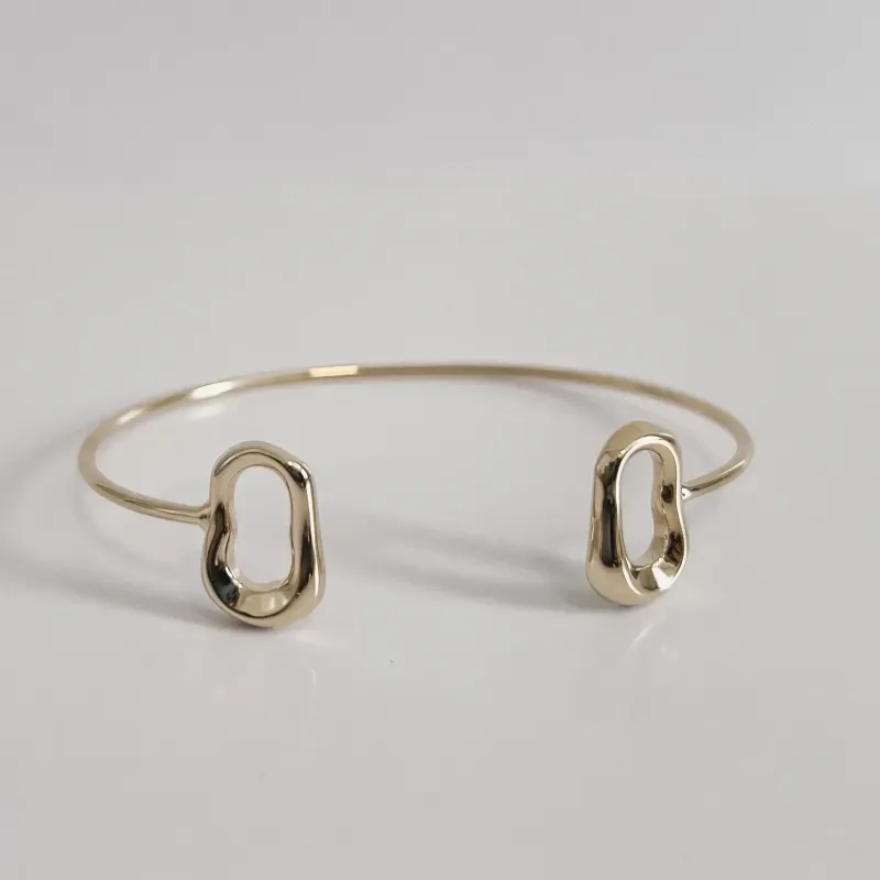 BRACELETE COM DETALHE ORGÂNICO VASADO BANHADO A OURO 18K