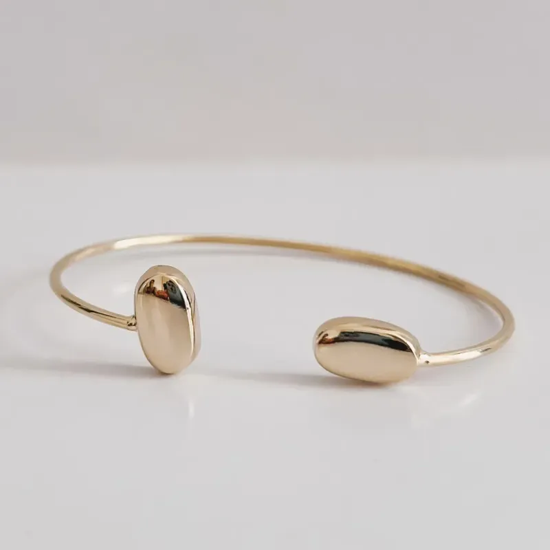 BRACELETE FIO DETALHE OVAL BANHADO A OURO 18K
