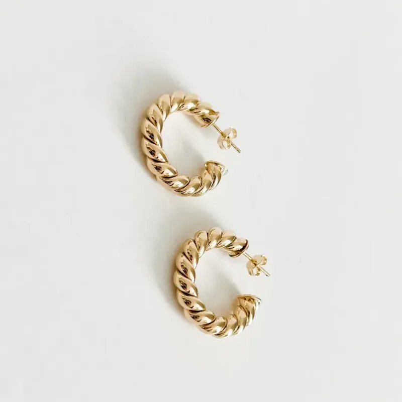 ARGOLA TUBO TORCIDO BANHADO A OURO 18K
