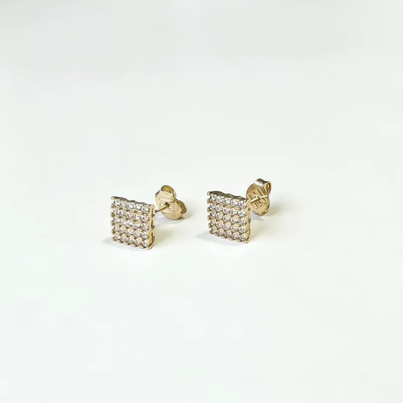 BRINCO QUADRADO CRAVEJADO EM ZIRCONIA BANHADO A OURO 18K