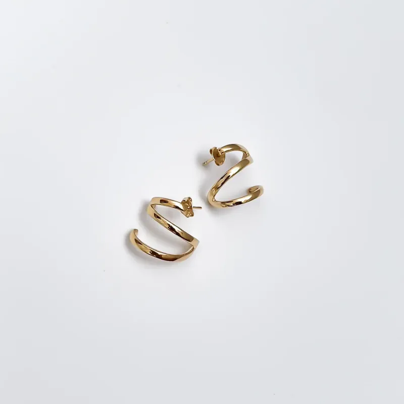 Brinco Liso Zig Zag banhado a ouro 18k
