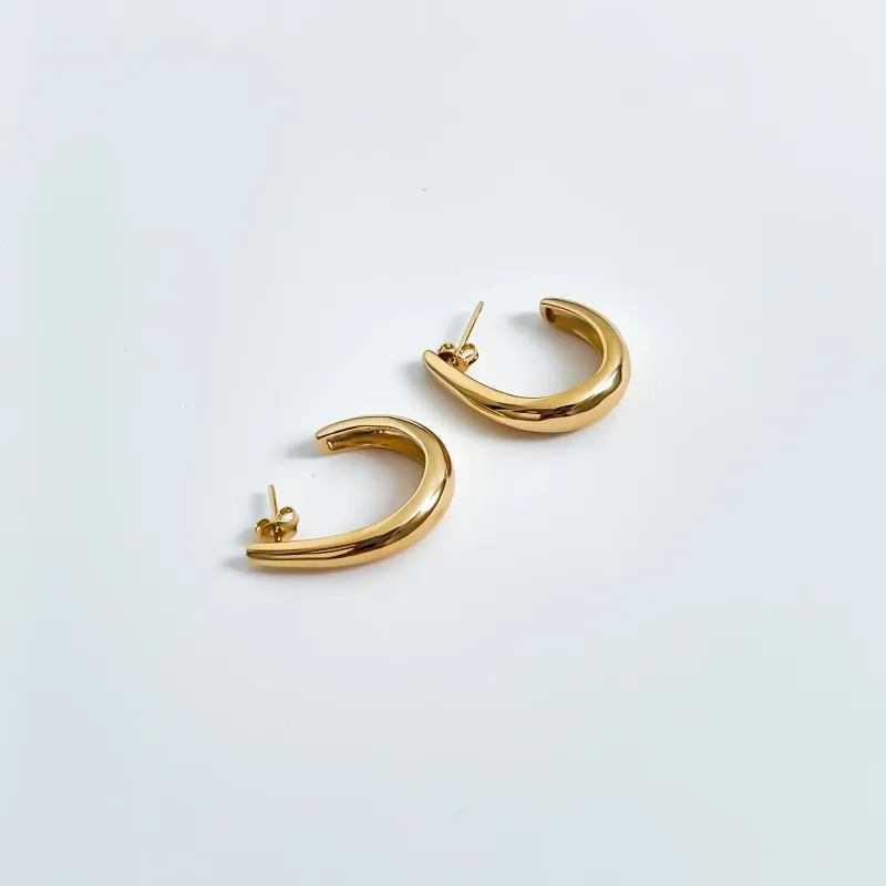 Brinco Argola Oval lisa G Banhado a ouro 18k