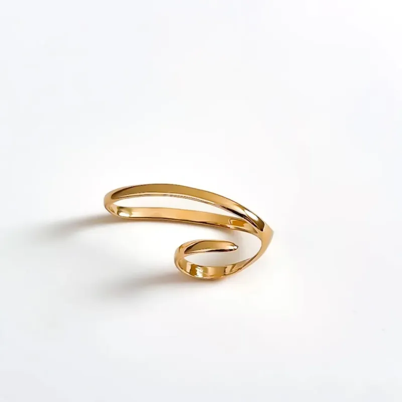 Anel onda dourada banhado a ouro 18K Tam único
