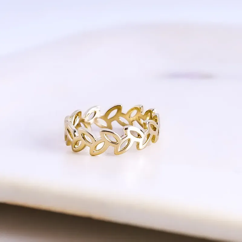 ANEL FOLHA VOLTA INTEIRA BANHADO A OURO 18K