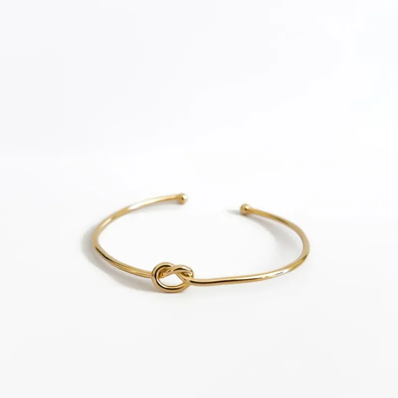 BRACELETE ARO COM NÓ BANHADO A OURO 18K