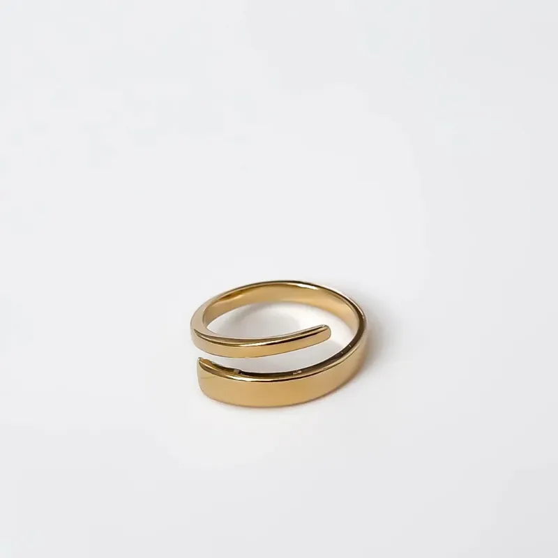 ANEL MINIMALISTA BANHADO A OURO 18K AJUSTÁVEL