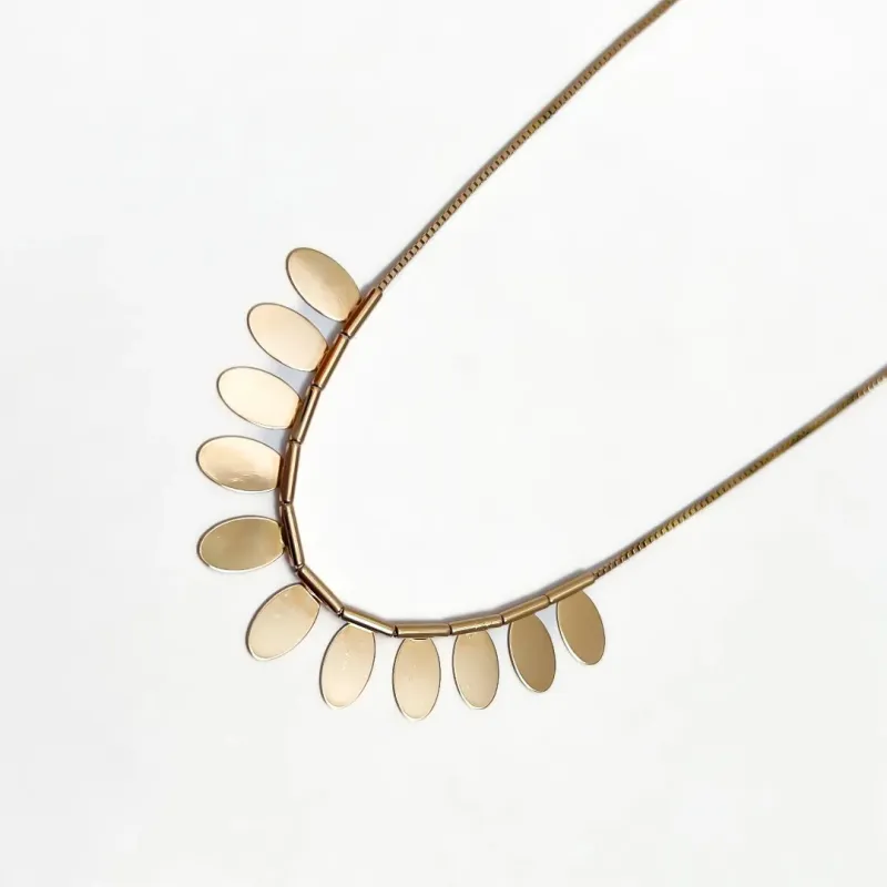COLAR CHAPA OVAL LISA BANHADO A OURO 18K AJUSTÁVEL 50CM