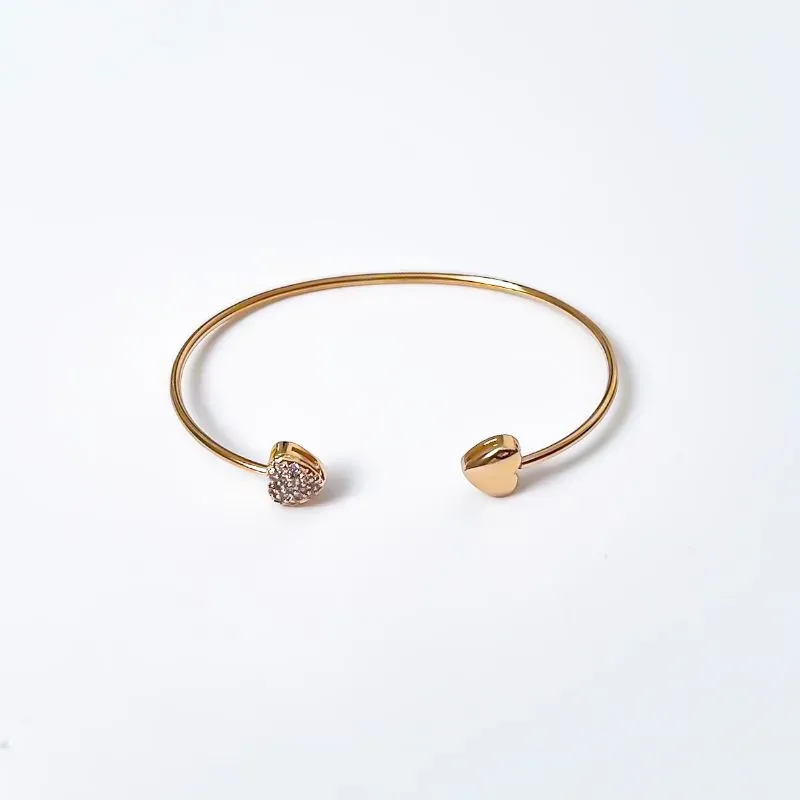 Bracelete coração liso e cravejado banhado a ouro 18k