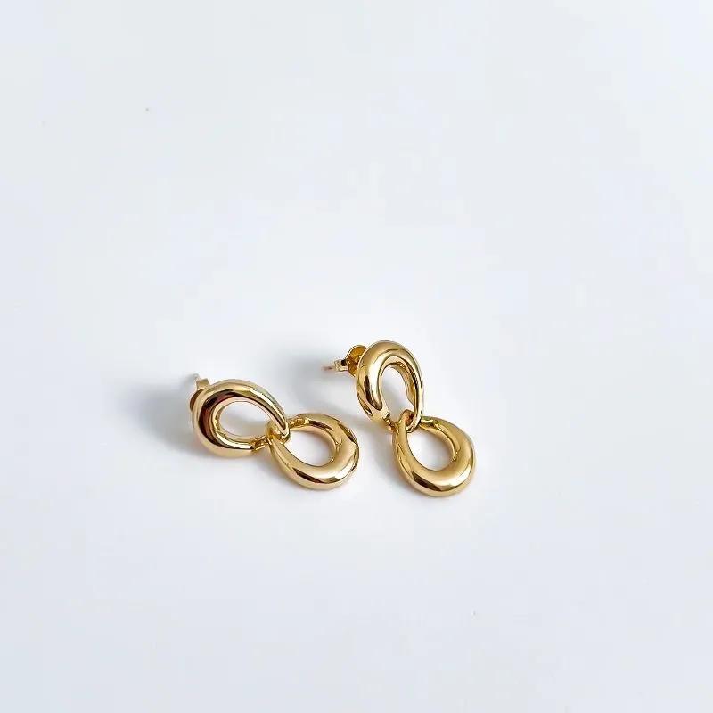 Brinco Infinito Banhado a Ouro 18K