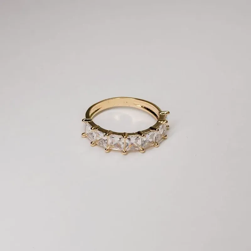 Anel com pedras de cristais quadrada banhado a ouro18k