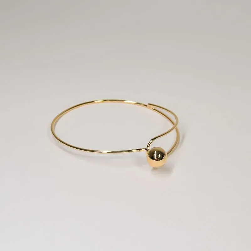 Bracelete com detalhe de esfera banhado a ouro 18k