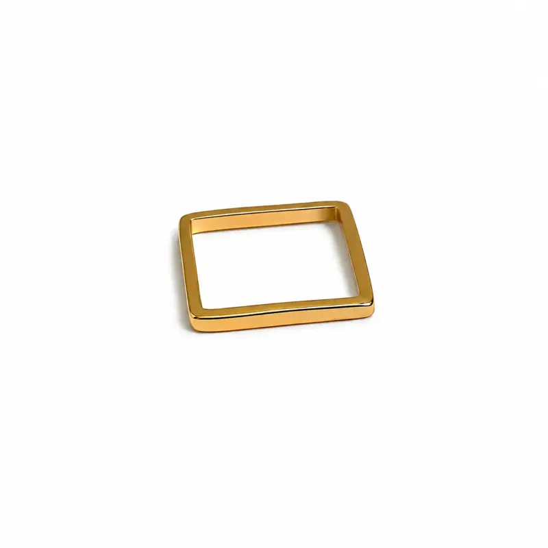 ANEL QUADRADO LISO BANHADO A OURO 18K