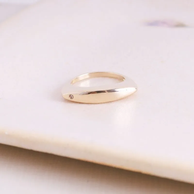 ANEL RETO COM UMA ZIRCONIA BANHADO A OURO 18K