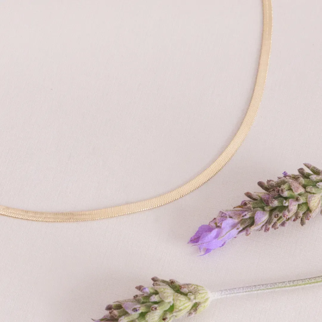 COLAR CHOKER FITA LISA FINA BANHADO A OURO 18K AJUSTÁVEL 40CM