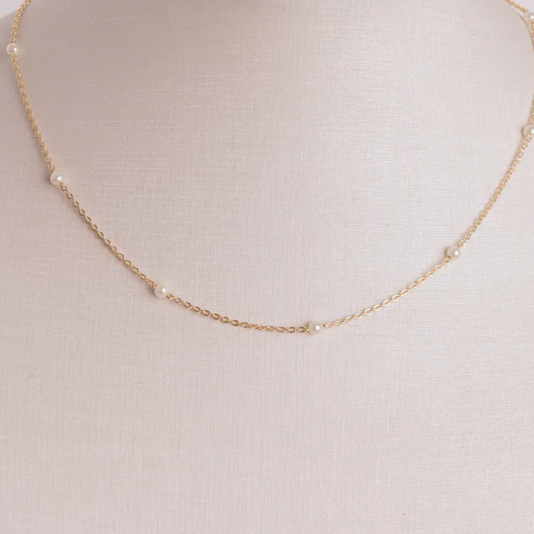 COLAR CHOKER MINI PÉROLAS BANHADO A OURO 18K AJUSTÁVEL 40CM