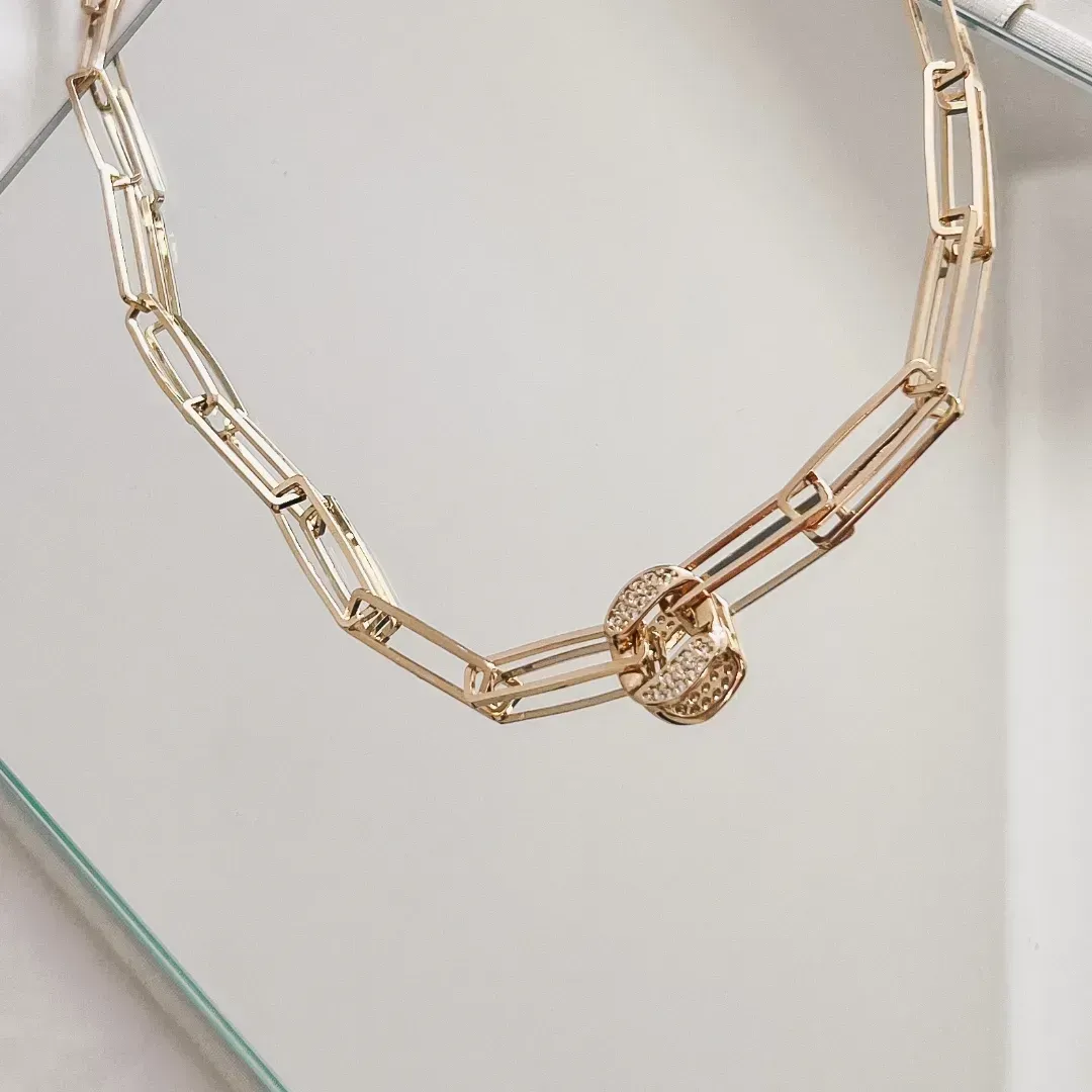 COLAR CORRENTE ELOS COM PINGENTE CRAVEJADO EM ZIRCONIAS BANHADO A OURO 18K AJUSTÁVEL 50CM