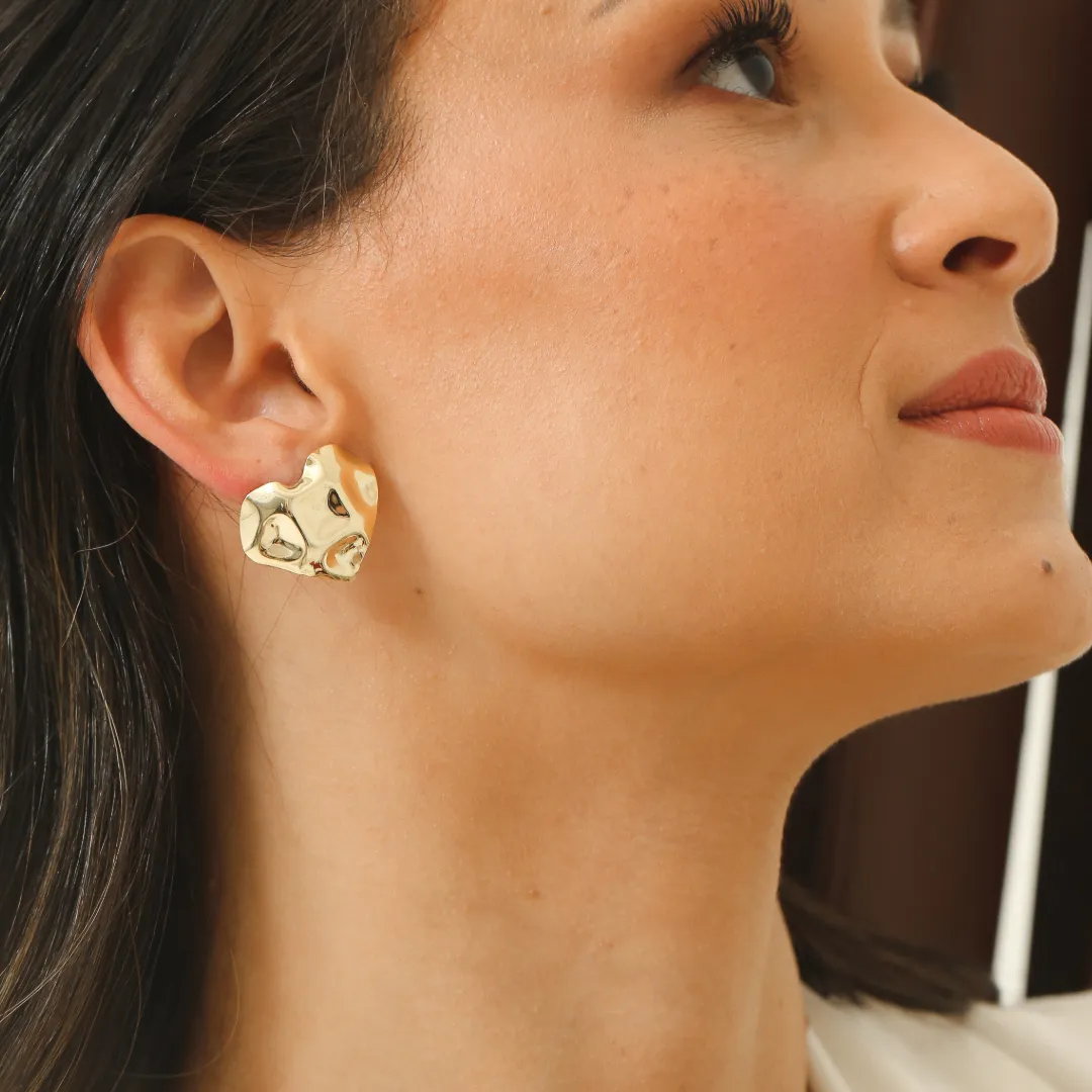 BRINCO CORAÇÃO DESIGN ORGÂNICO BANHADO A OURO 18K