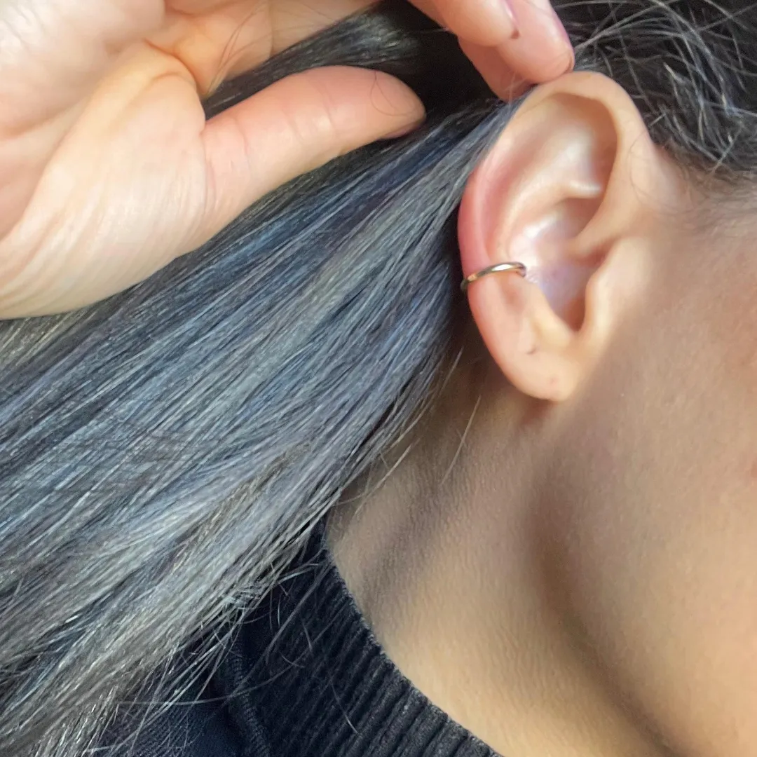 PIERCING LISO PEQUENO BANHADO A OURO 18K