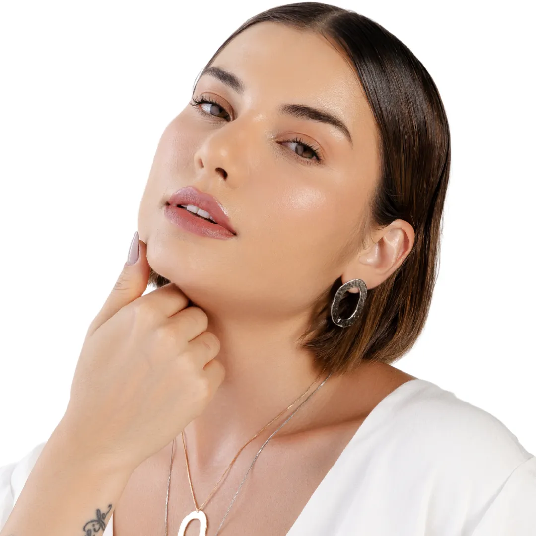 BRINCO OVAL VASADO BANHADO A OURO 18K